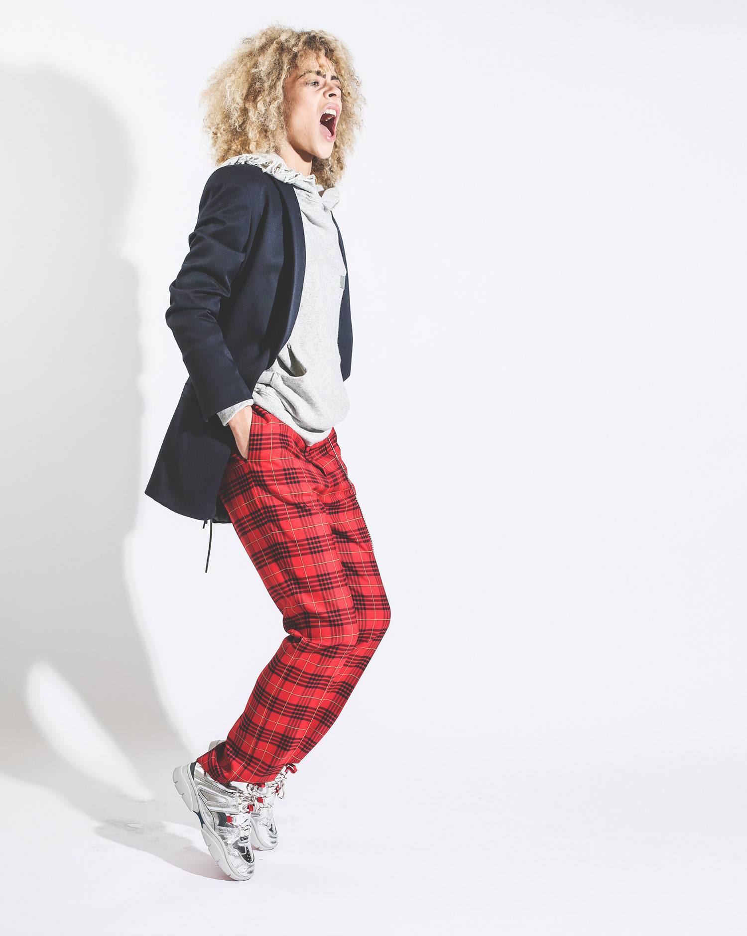 La Grande Boutique - #TENDANCE Carreaux rouge, sneakers silver ...