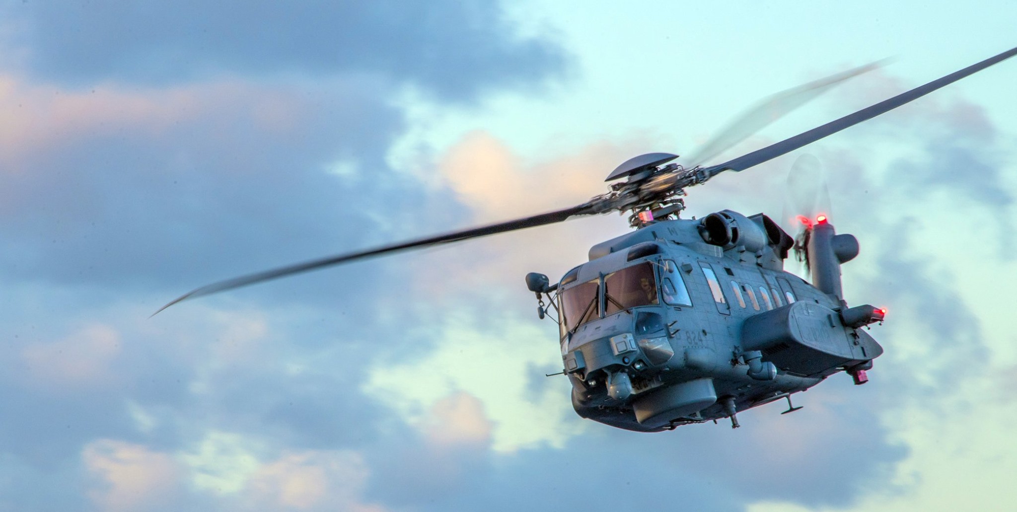 Royal Canadian Air Force - Looking good! 😎🚁 #Rotorwing #Wednesday HMCS ...