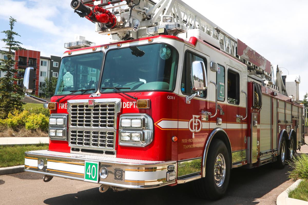 Canadian Fire and EMS | Calgary, Alberta - 6 Ladder (L0511) - 2011 ...