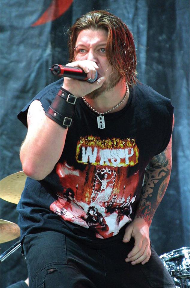 Dave Williams fronting Drowning Pool at #Ozzfest 2002 in New