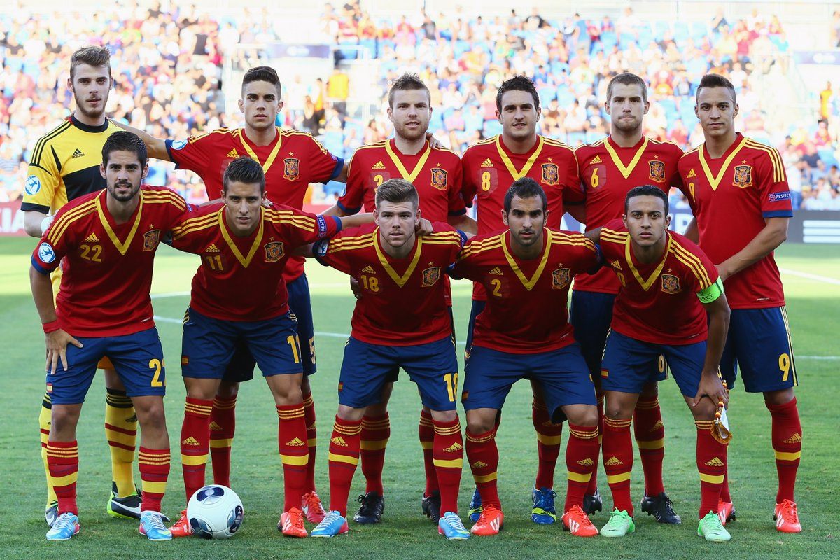 Spain national team at Euro 2000 🇪🇸 Can you name them all? 🤔