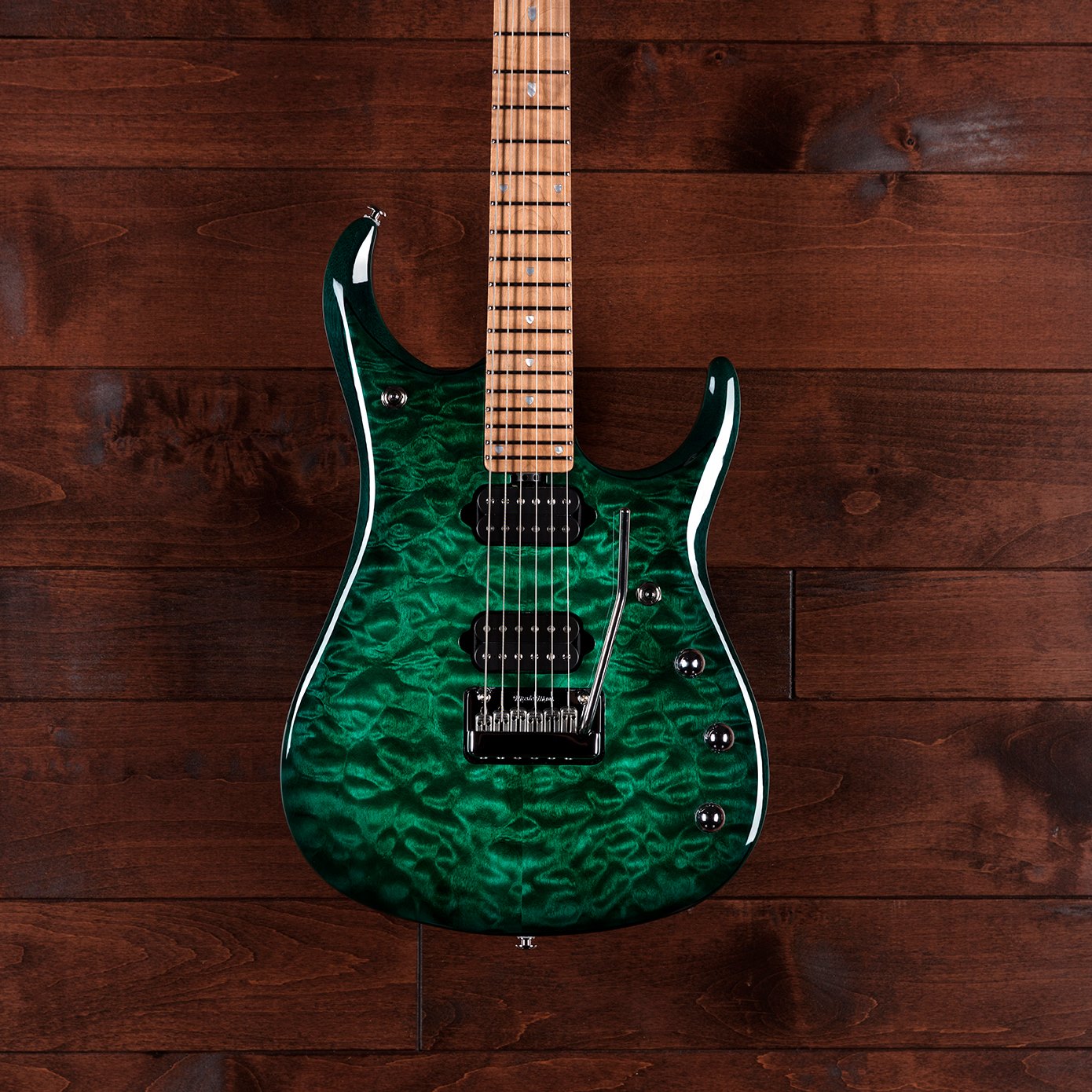 The JP15 features a lightweight African mahogany body. Featured