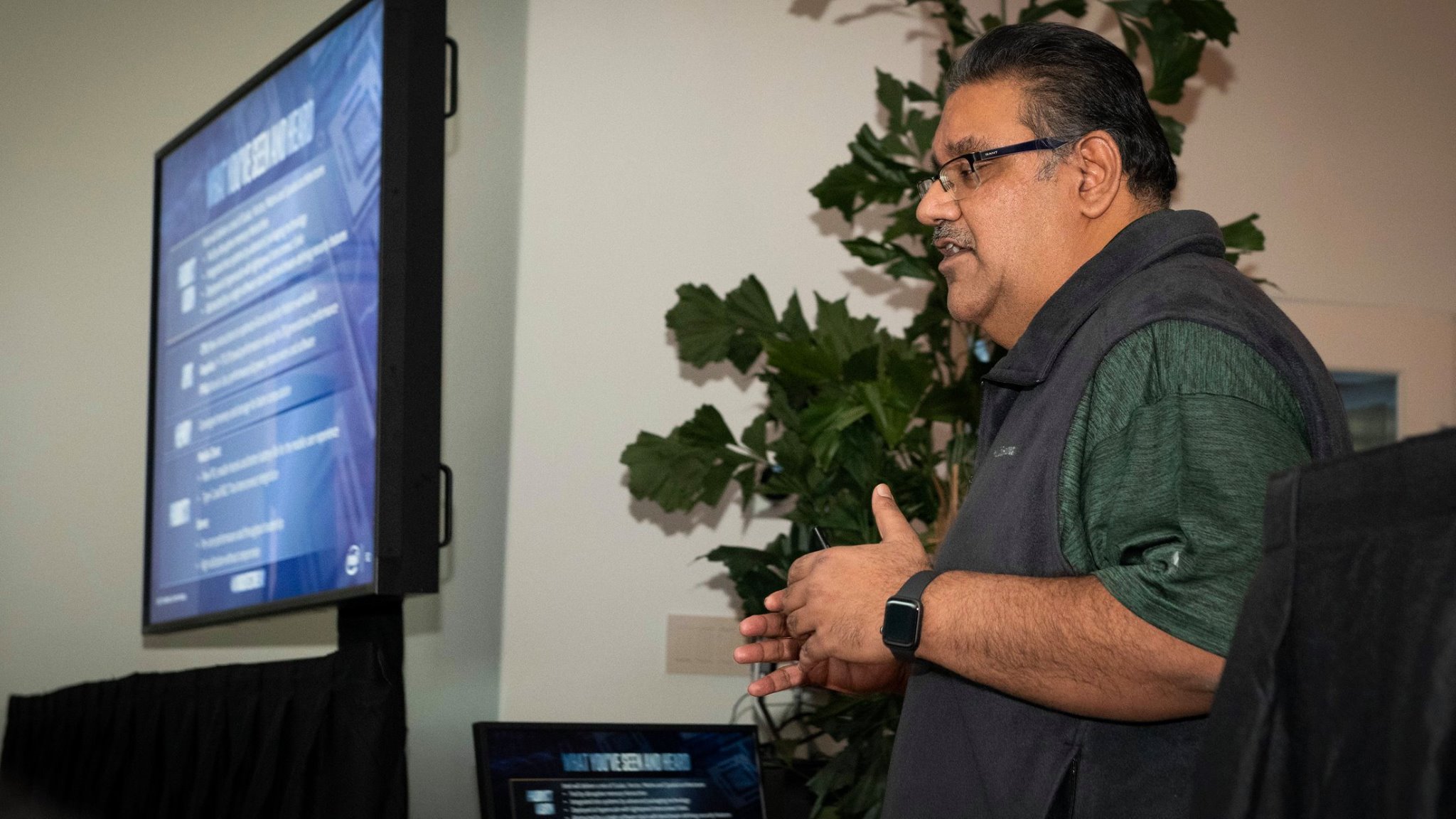 Intel - Murthy Renduchintala หัวหน้าฝ่ายวิศวกรรมของ Intel...