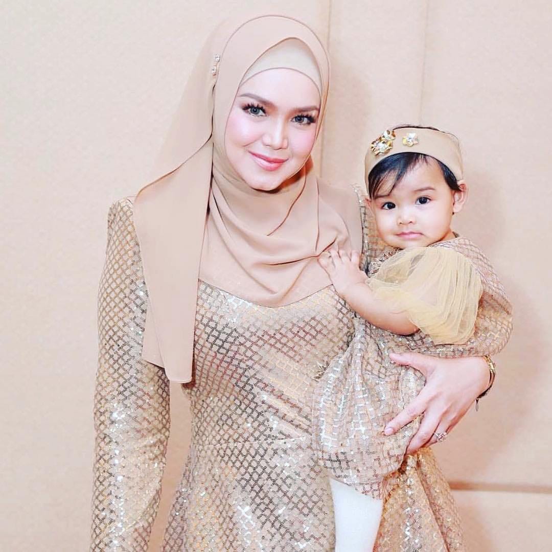 Siti Nurhaliza Officialsimplysiti Live Update The Golden 40th Birthday Celebration Selamat Ulangtahun Yang Ke 40 Buat Dato Sri Siti Nurhaliza Semoga Dipanjangkan Umur Murah Rezeki Dan Diberi