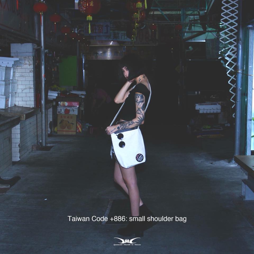 S.H In Taiwan - Taiwan code +886 series: small shoulder...