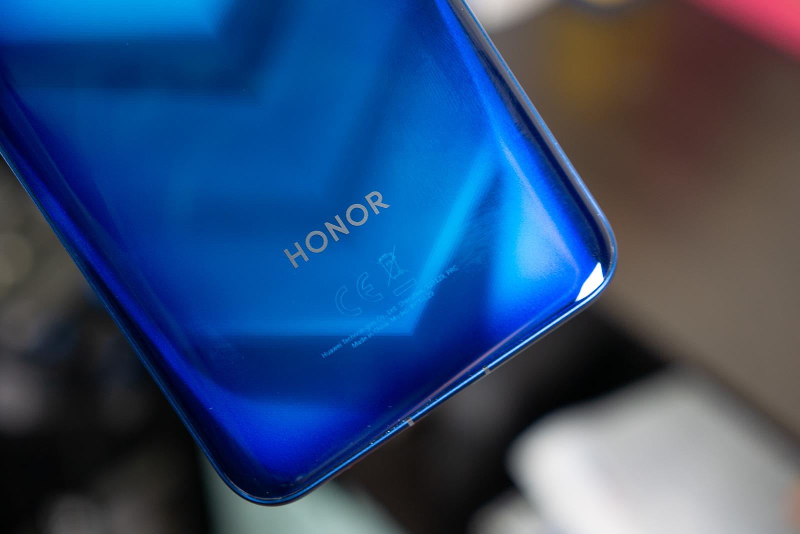 HUAWEI View20 256/8GB Kirin980 Google対応