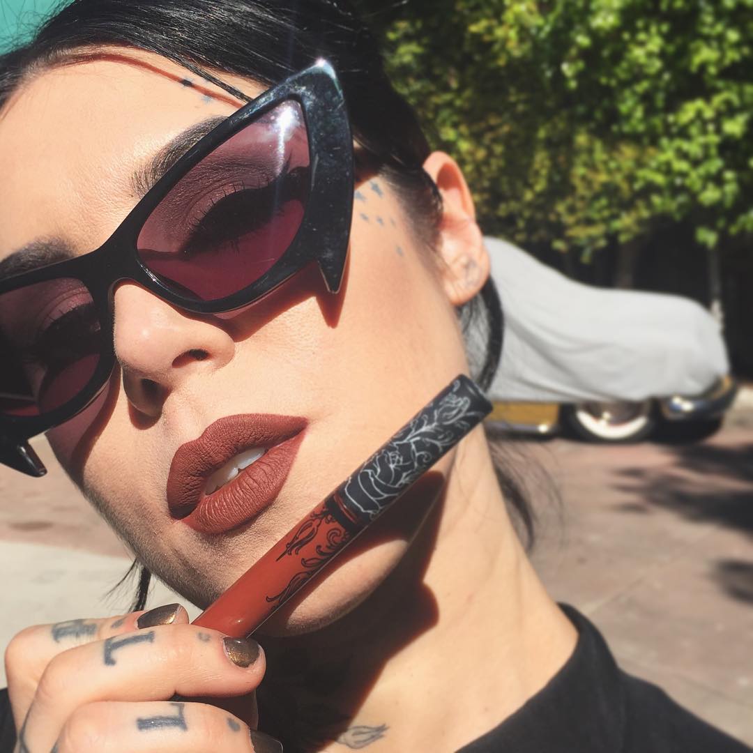 Kat Von D Been Testing So Many New Shades To Add To My Everlasting Liquid Lipstick Collection And I M Madly In Lust With This Chocolate Cherry Red I M Going To