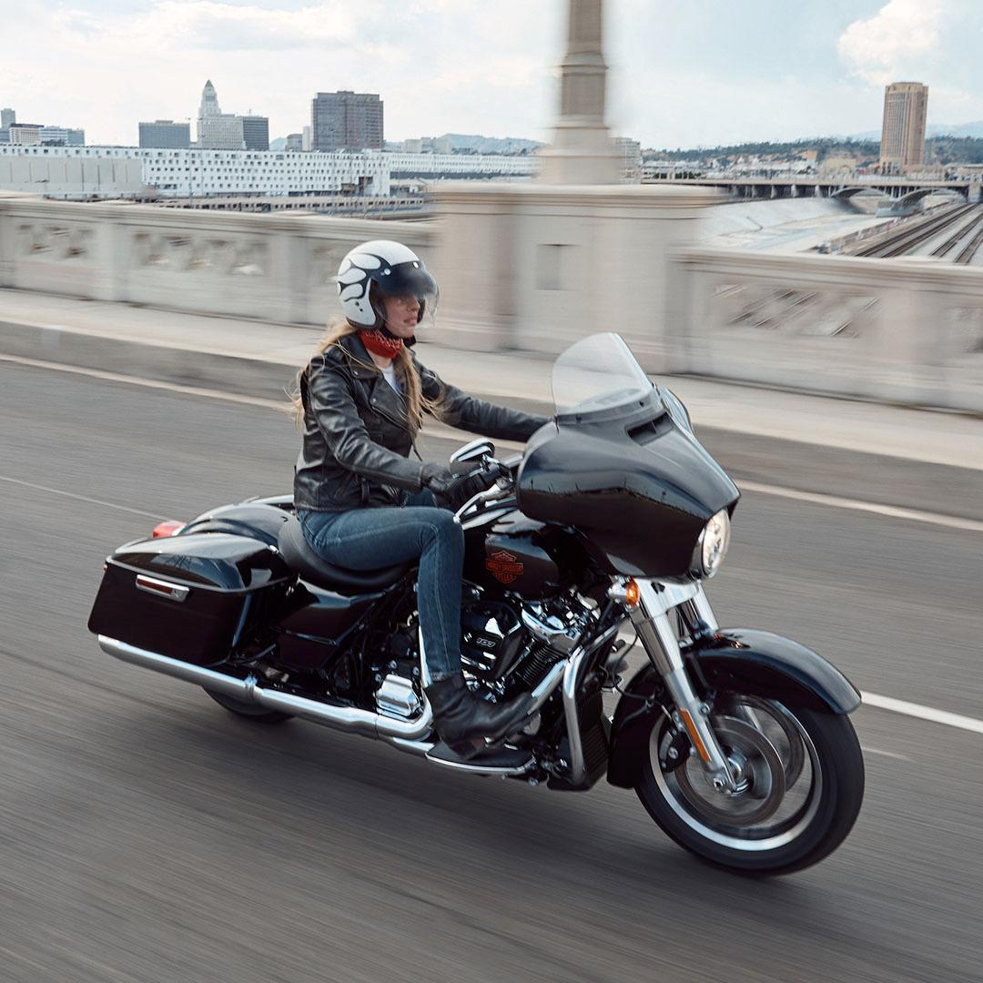 イーグル It's a touring showdown: which mile-eating machine would you