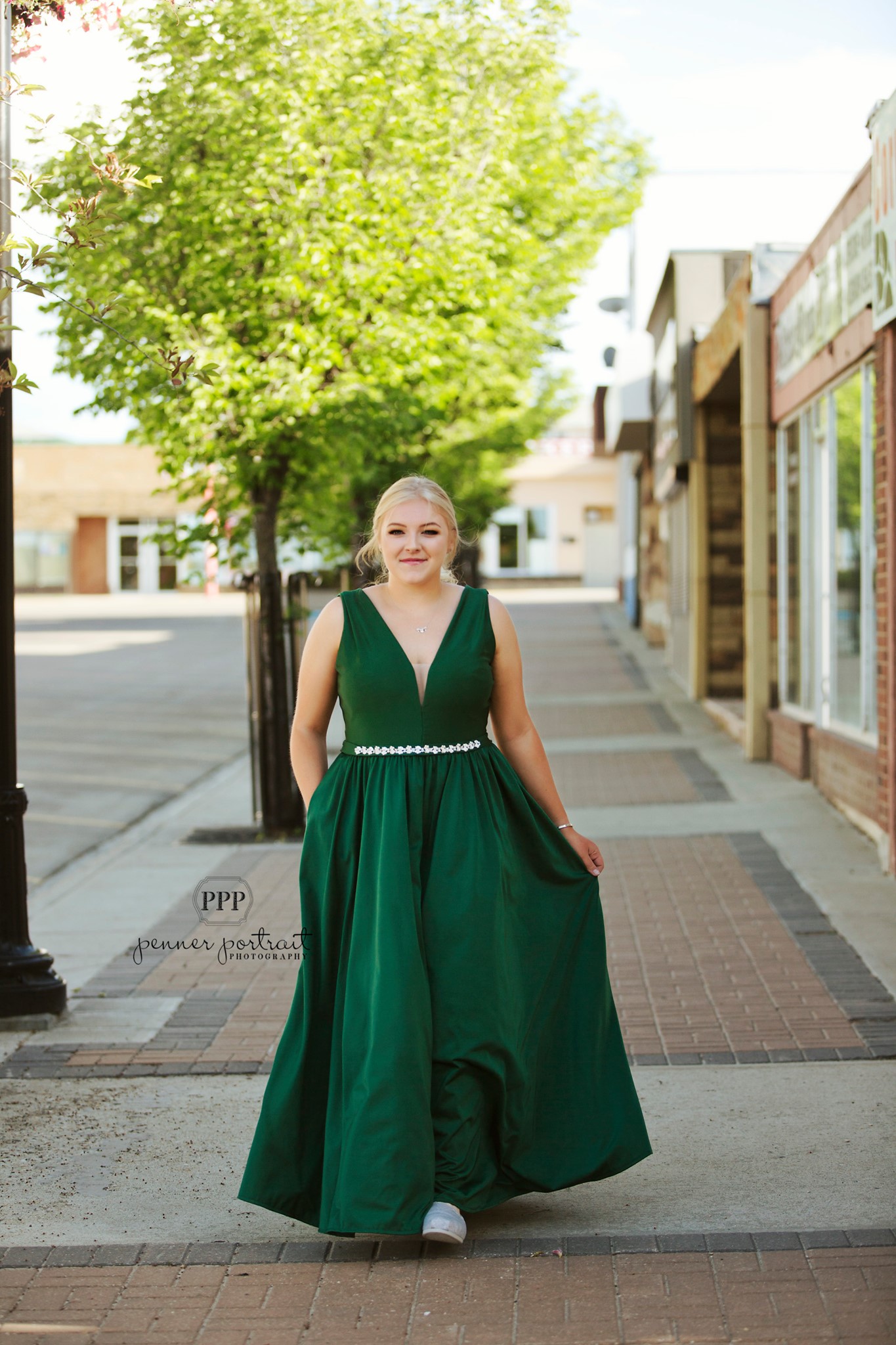 beautiful ladies in dresses girls and beautiful dresses... Miss Grace sure looked stunning! SardiniaLooks-Amy