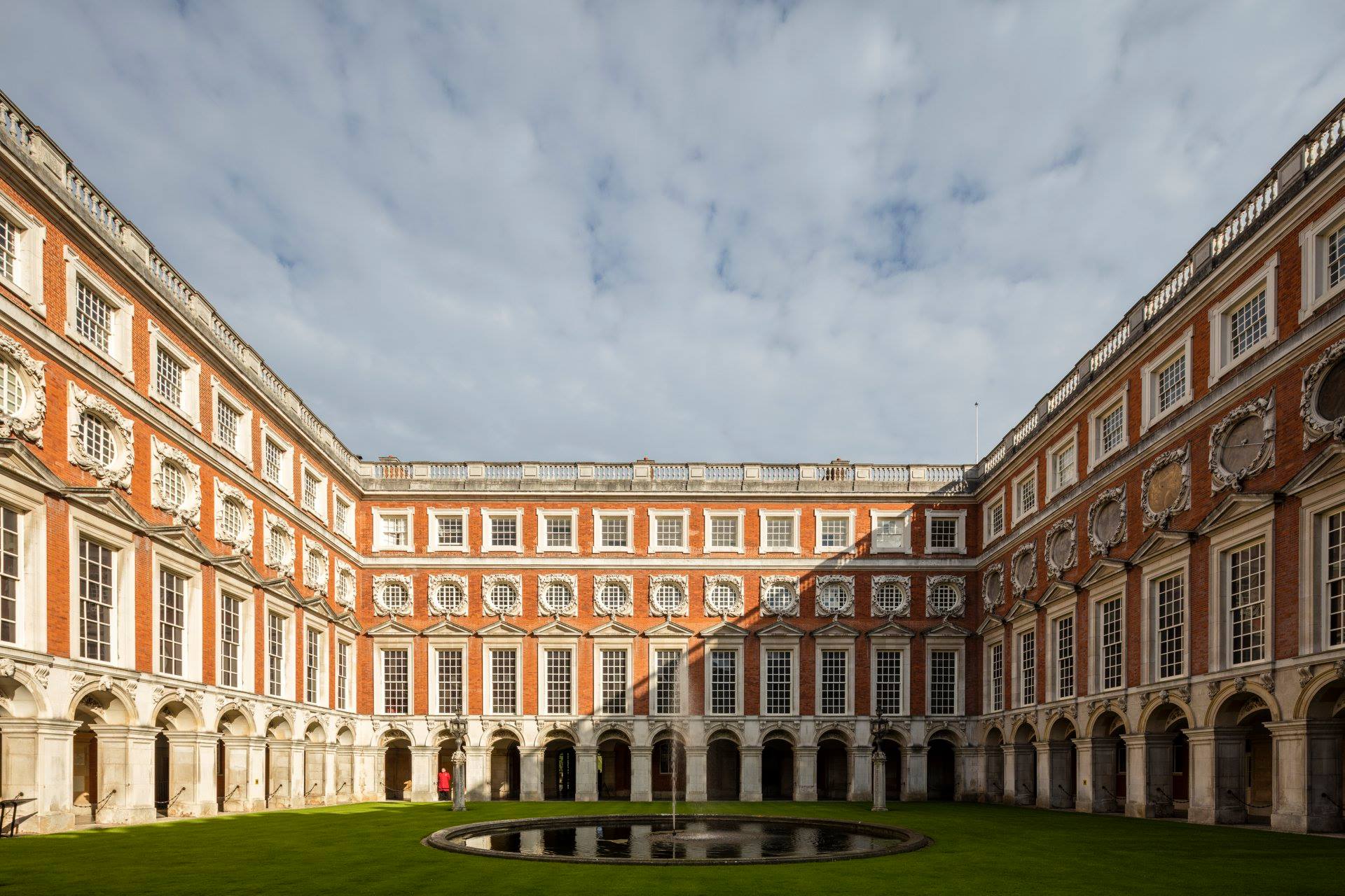 Historic - The Fountain Court at Hampton Court Palace was designed by ...