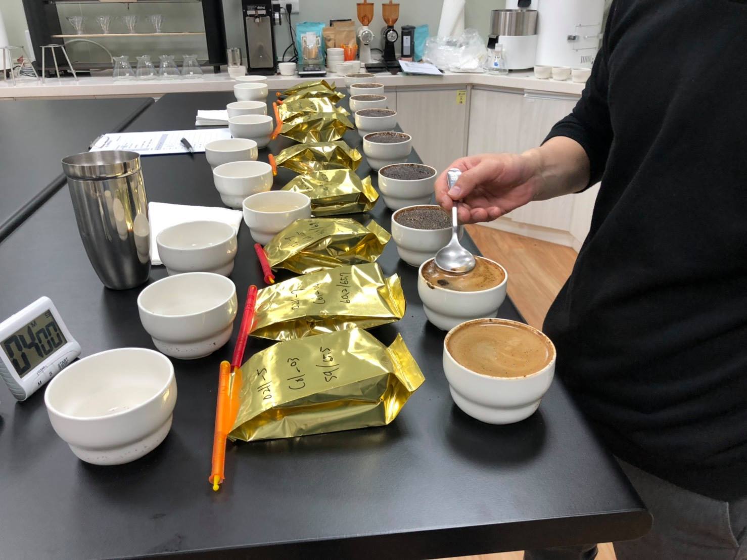 歐可茶葉 OK TEA - #低咖啡因黑咖啡市調 #這個有人會買單嗎 #如果我不在茶廠 #就是在要去喝咖啡的路上...