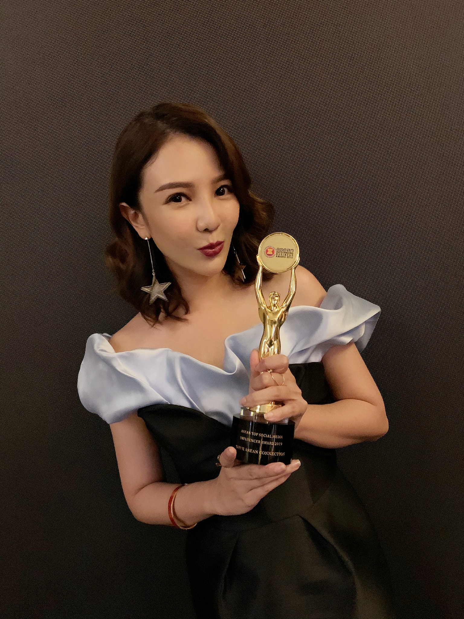 Honored to receive the ASEAN Top Social... - 童冰玉 Tong Bing Yu | Facebook