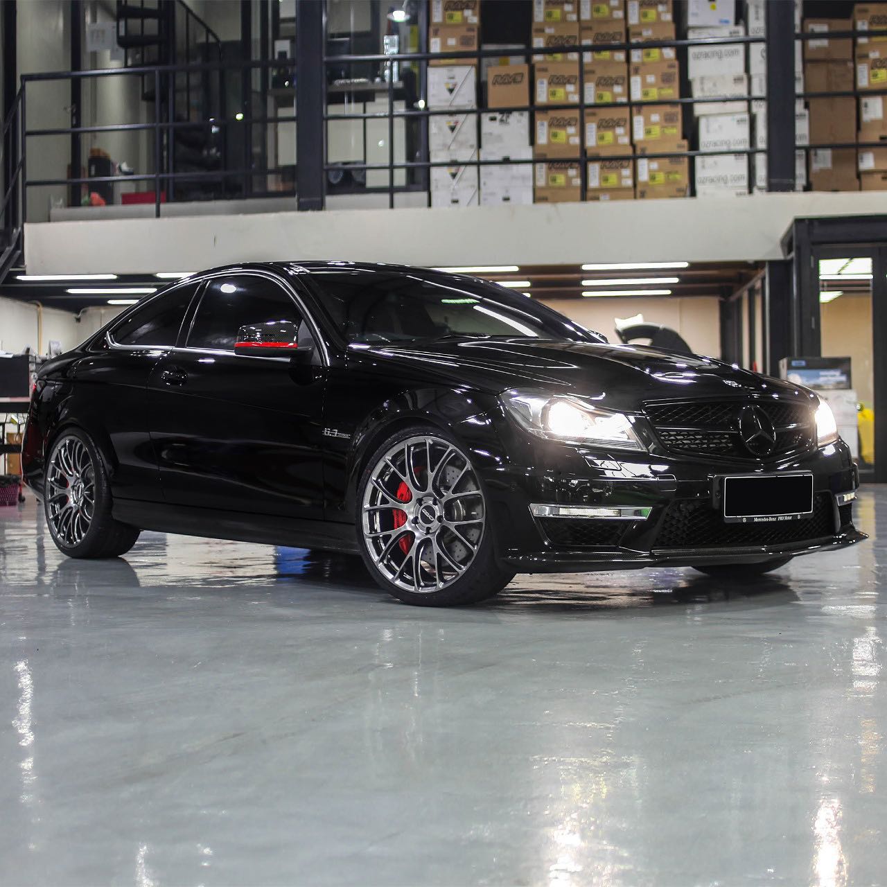 Permaisuri - Mercedes-Benz C63 with RAYS G16 Forged...