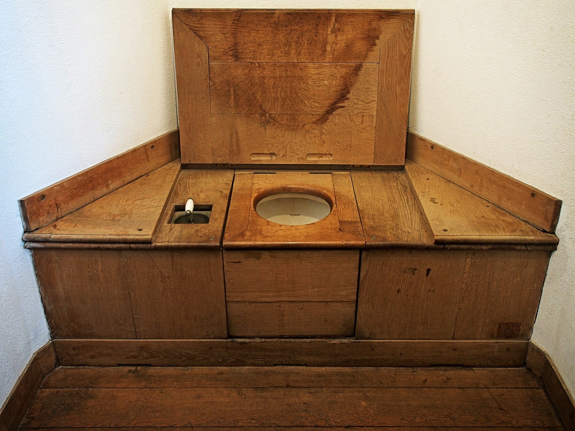 The Waterworks - A brief history of the toilet: The first flush toilet ...