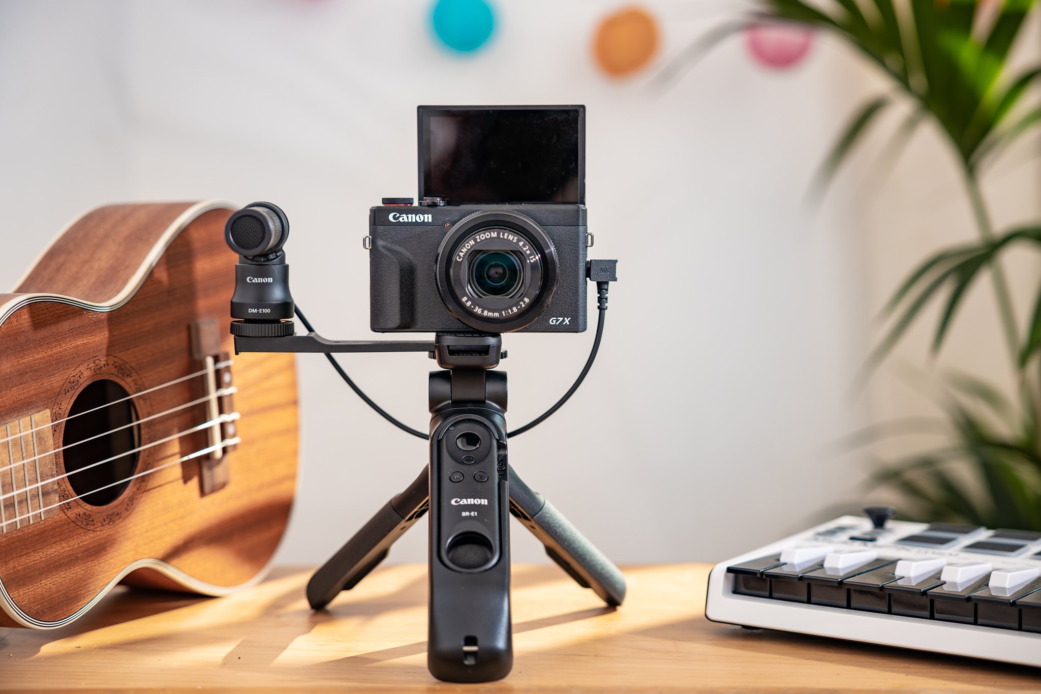 Canon - The PowerShot G7 X Mark III shown with the Canon Tripod 