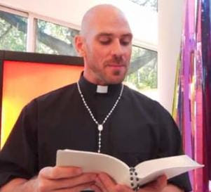 Algunos curas no tienen cultura porno (en la foto Johnny Sins, más ...