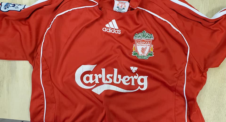 Just imagine if the 2025/26 Liverpool home shirt had the Carlsberg