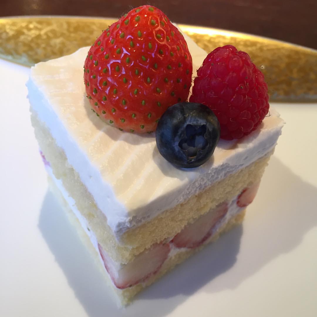A+ English 空中美語 - 當有人問你說「There's one piece of cake left.... | Facebook