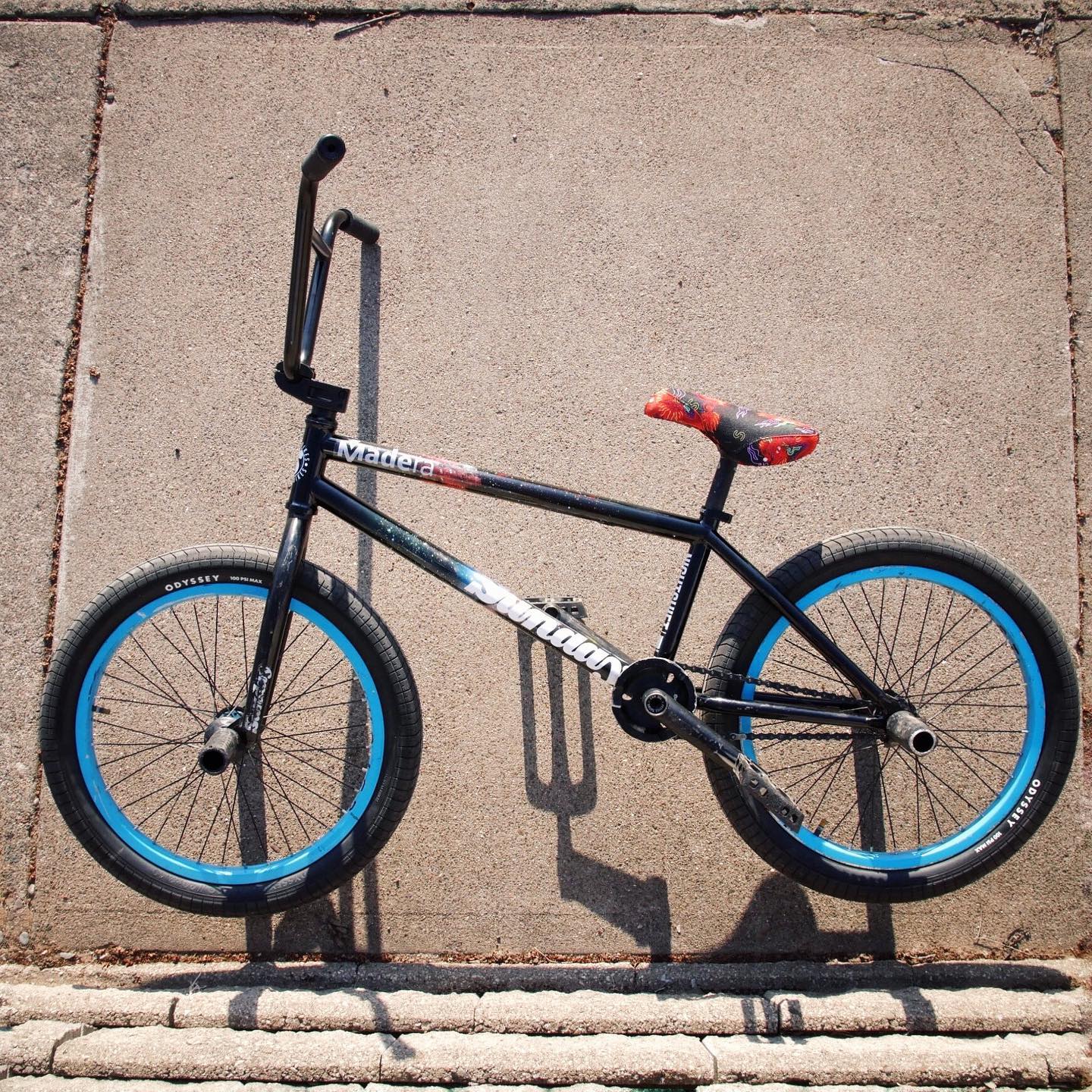 New Skyview Nightshift setup for @erikelstran ?. #sundaybikes #bmx