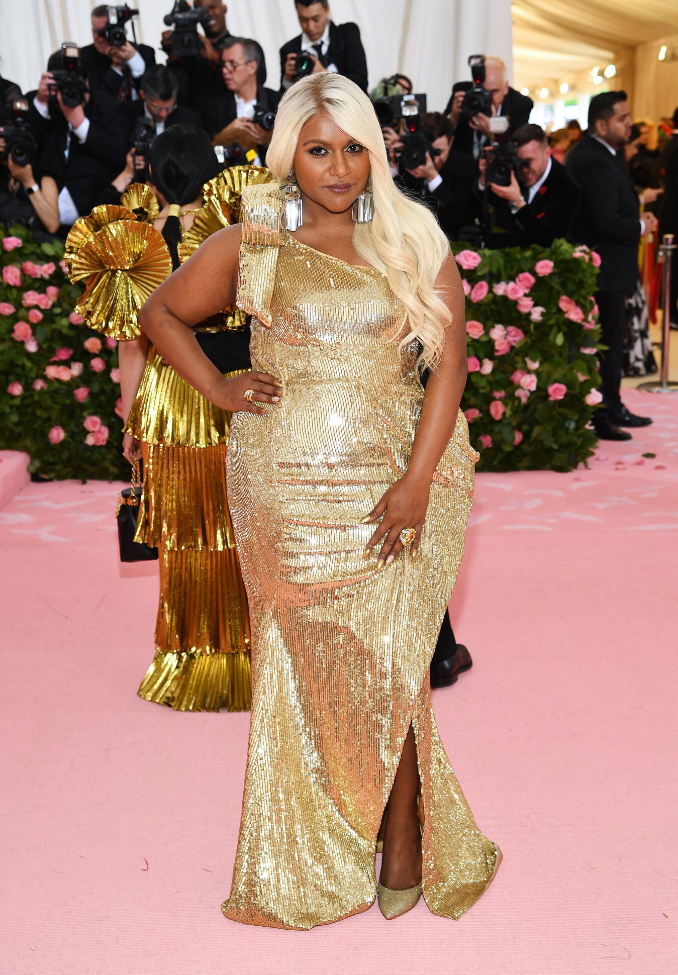 mindy kaling spring dress gold gala has gone BLONDE for the Met Gala! 🤯 See more Met arrivals: https://et.tv/2LsQKp1 dressing table and freestanding mirror