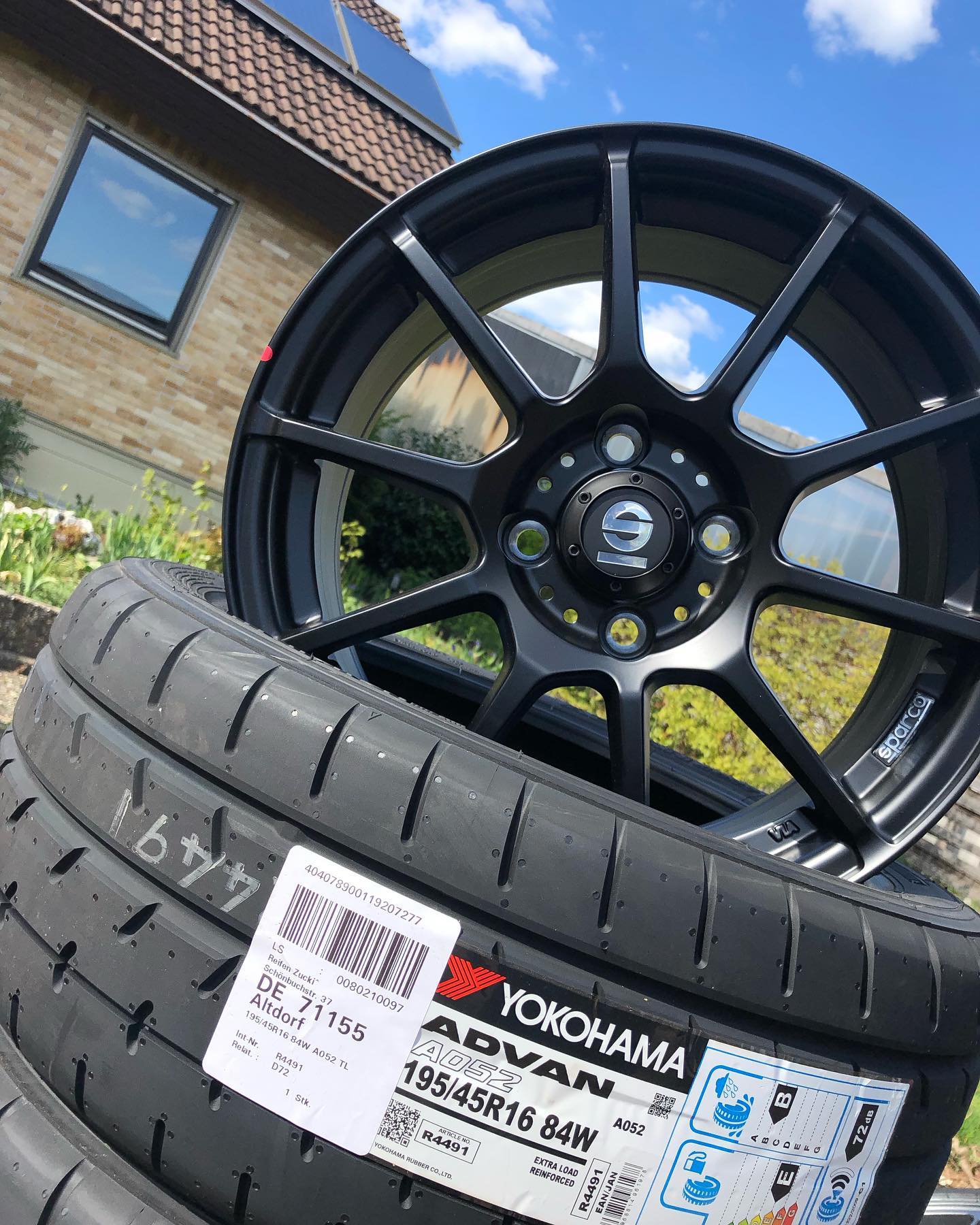Yokohama Tire A052 Yokohama Reifen Zucki Felgen Fahrwerk
