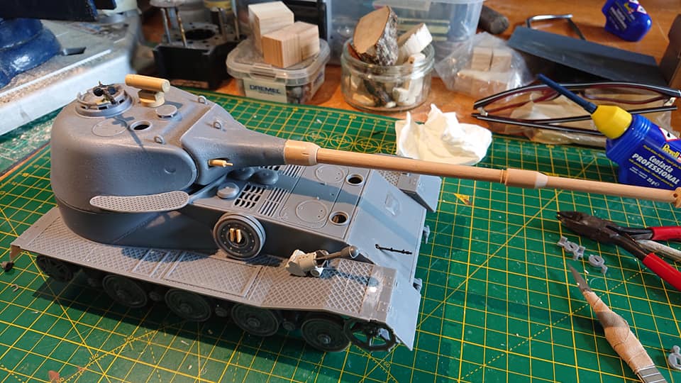 Customizing AmusingHobby's VK7201-K tank model