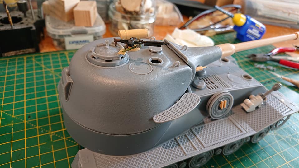Customizing AmusingHobby's VK7201-K tank model