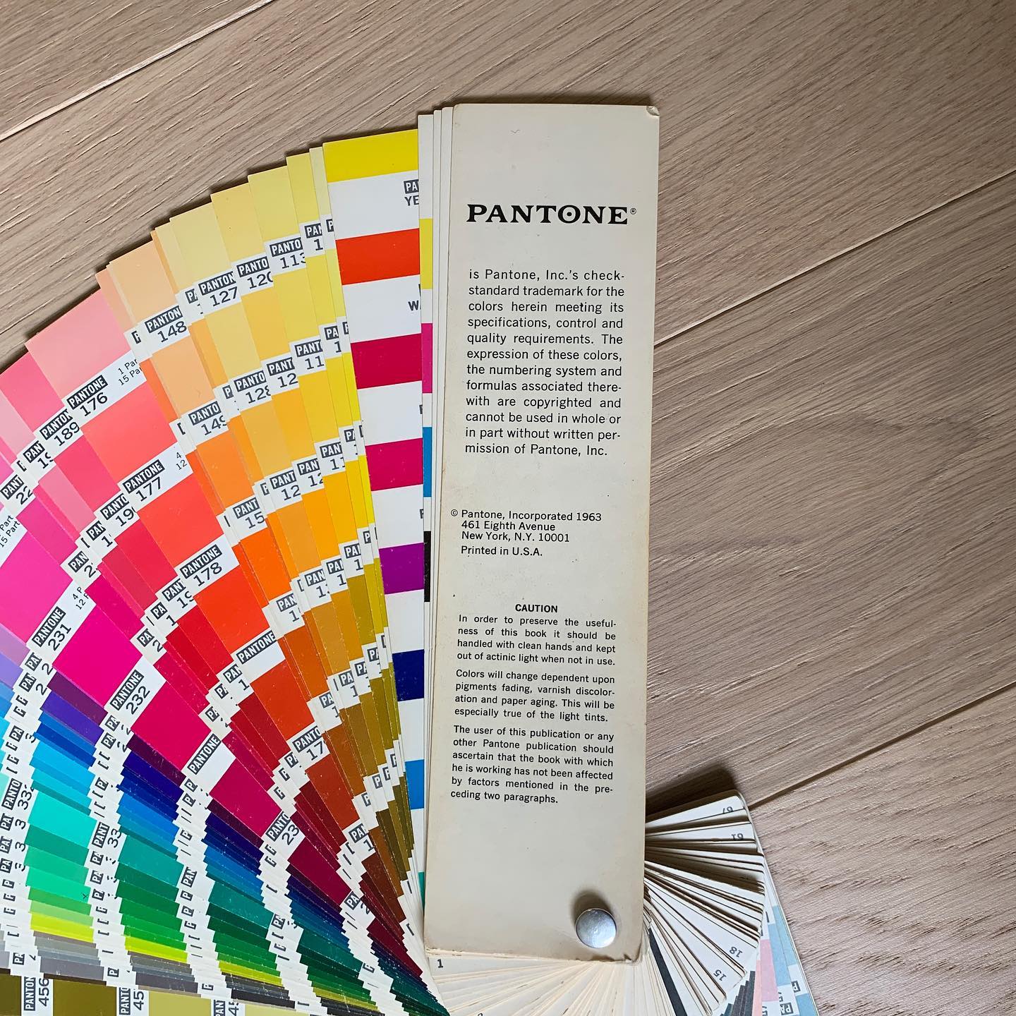 PANTONE FASHION＋ / color guide Vintage Pantone color formula decks from 1963