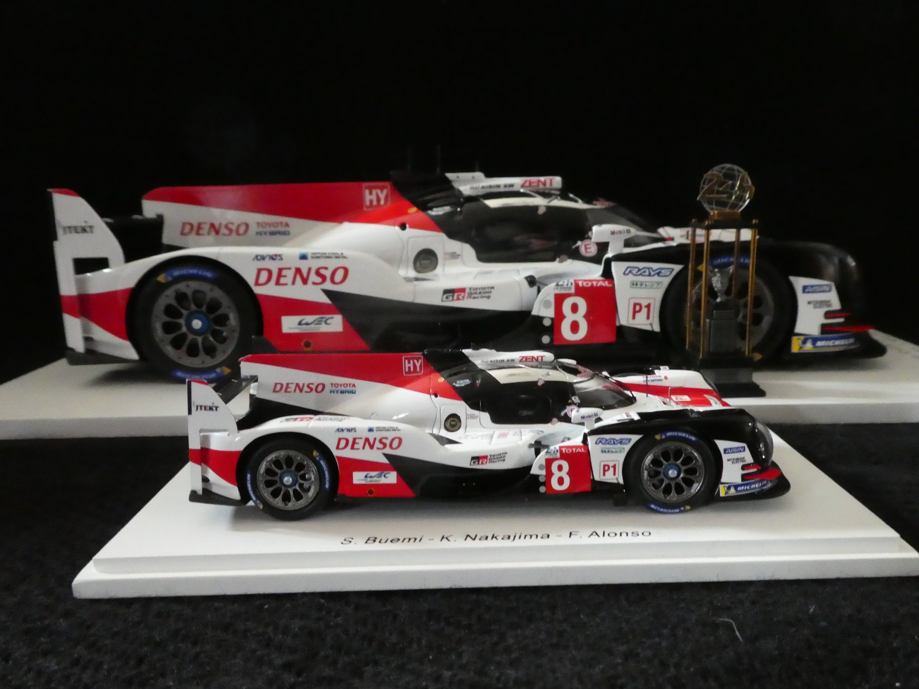 Spark 1:18 Toyota TS050 Buemi/Nakajima/Alonso # 8 Winners Le Mans
