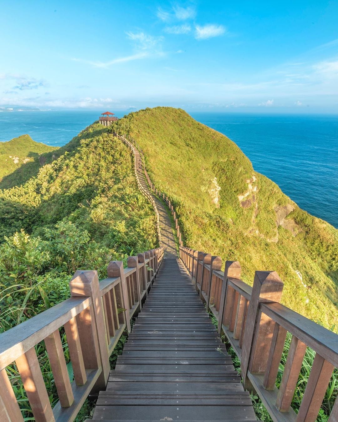 雄獅旅遊lion Travel 療癒山海景步道 台版小長城走在基隆 鼻頭角步道 Facebook