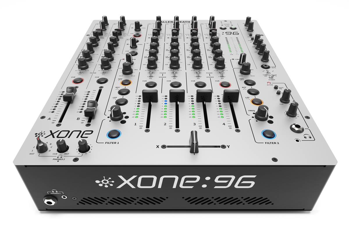 XONE:K2 ALLEN HEATH & DJ機材