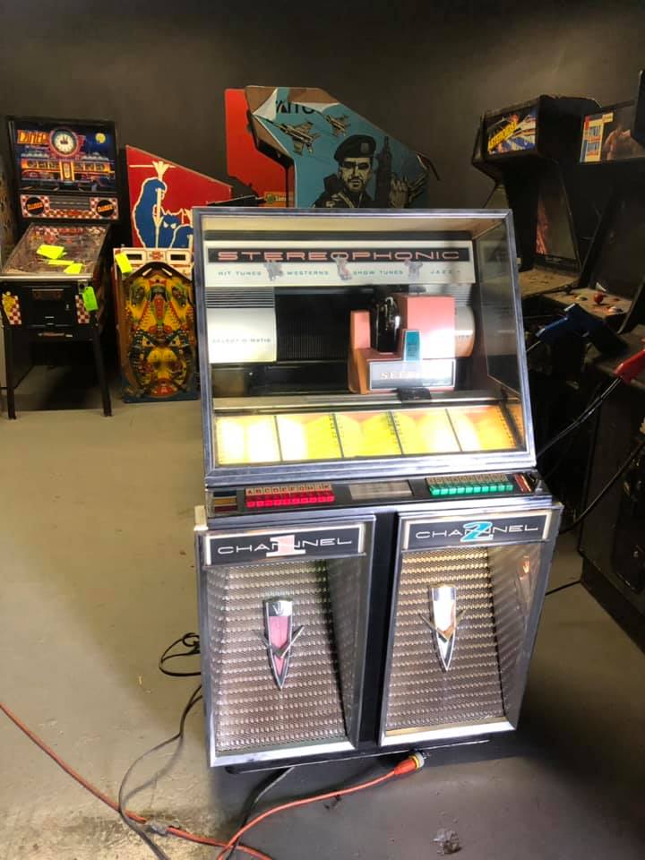 1959 Seeburg stereo jukebox at Hub City Vinyl
