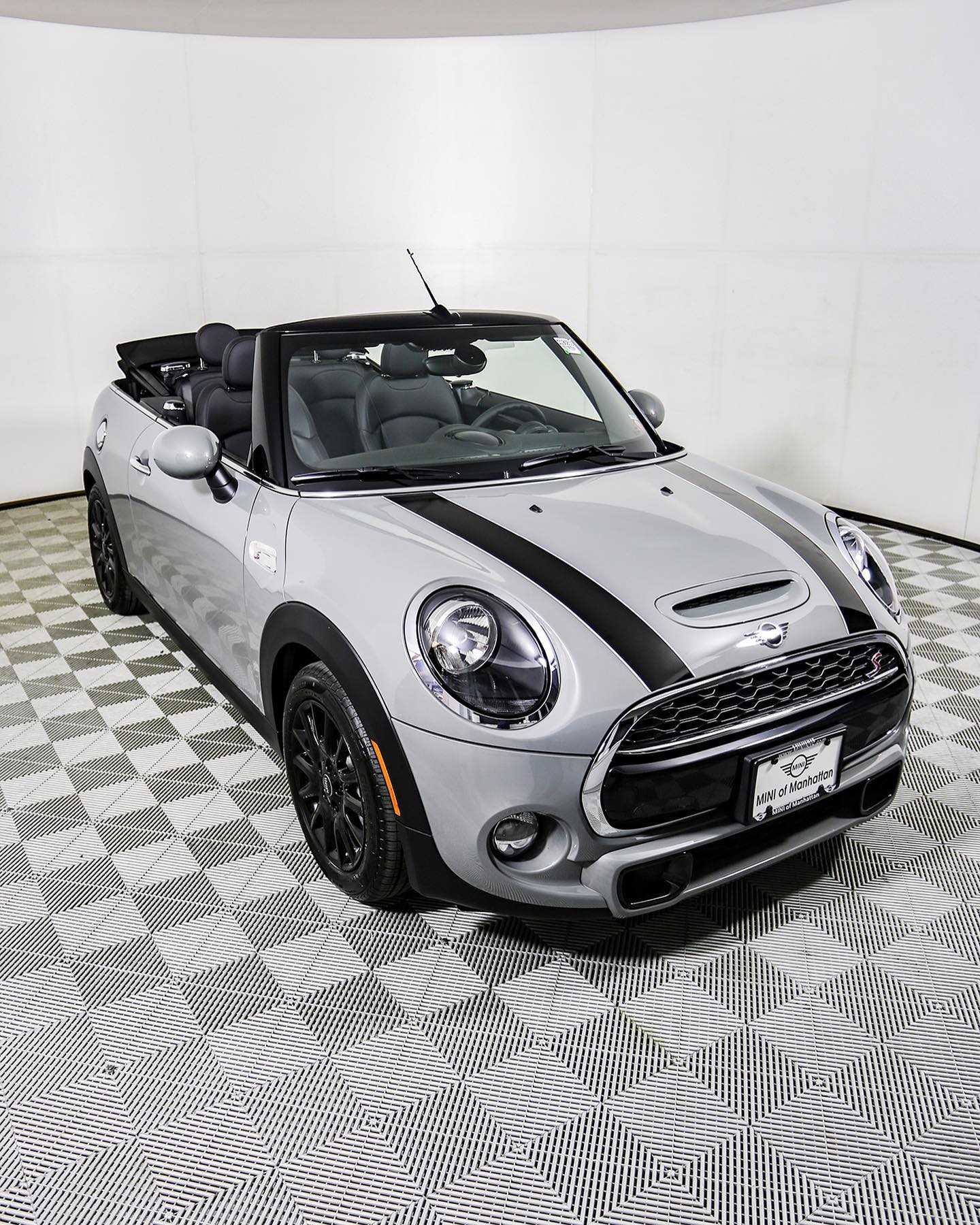 What’s better than top-down summer... - MINI of Manhattan