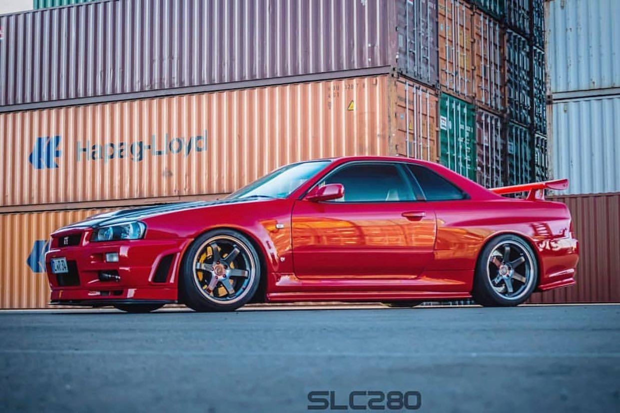 Nissan Skyline R34 GT-R on Volk Racing TE37SL Pressed Graphite