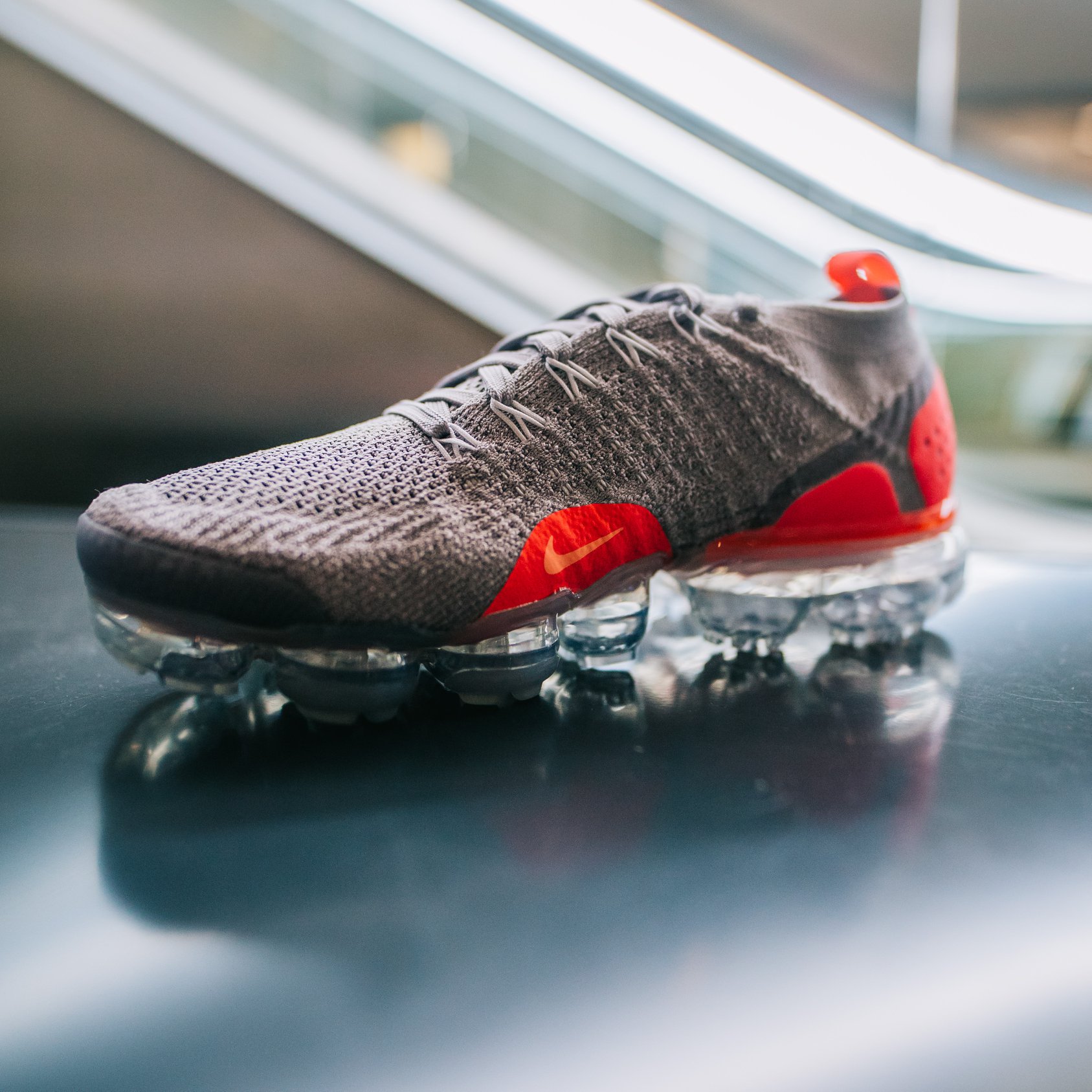 Nike gives you more air with the Nike Air Vapormax Flyknit 2. With 