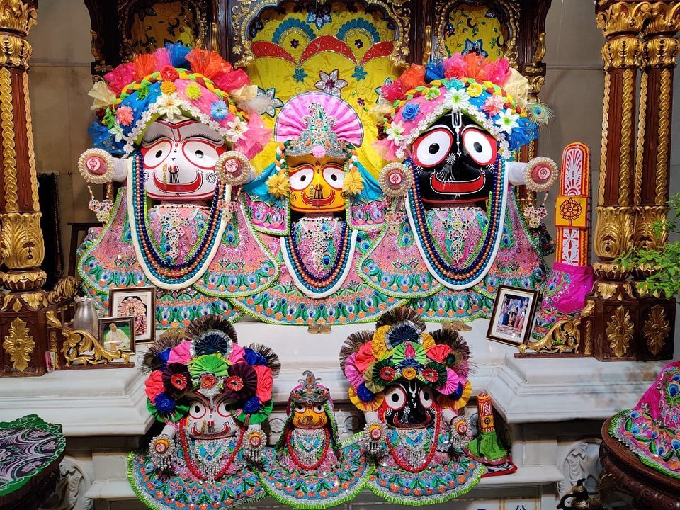 🌺🍁🌸 *Sringar Arati... - Hare Krsna TV - ISKCON Desire Tree