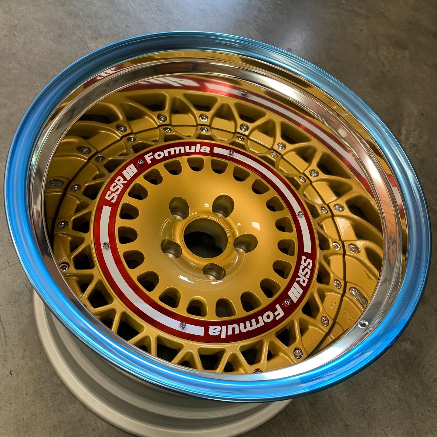 SSR - SSR Formula Aero Mesh in FM Gold with Red Aero Plate 