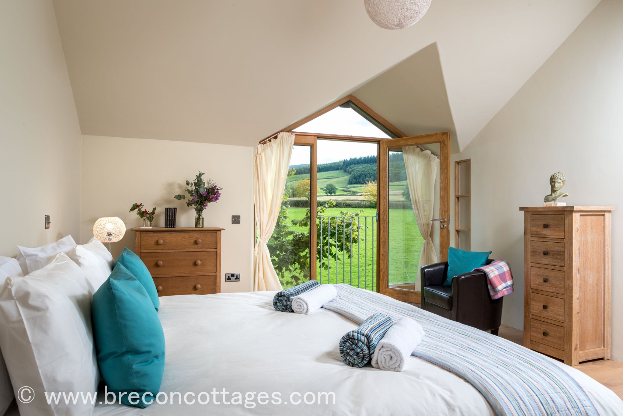 rodell-s-barn-near-brecon-beacons-holiday-cottages