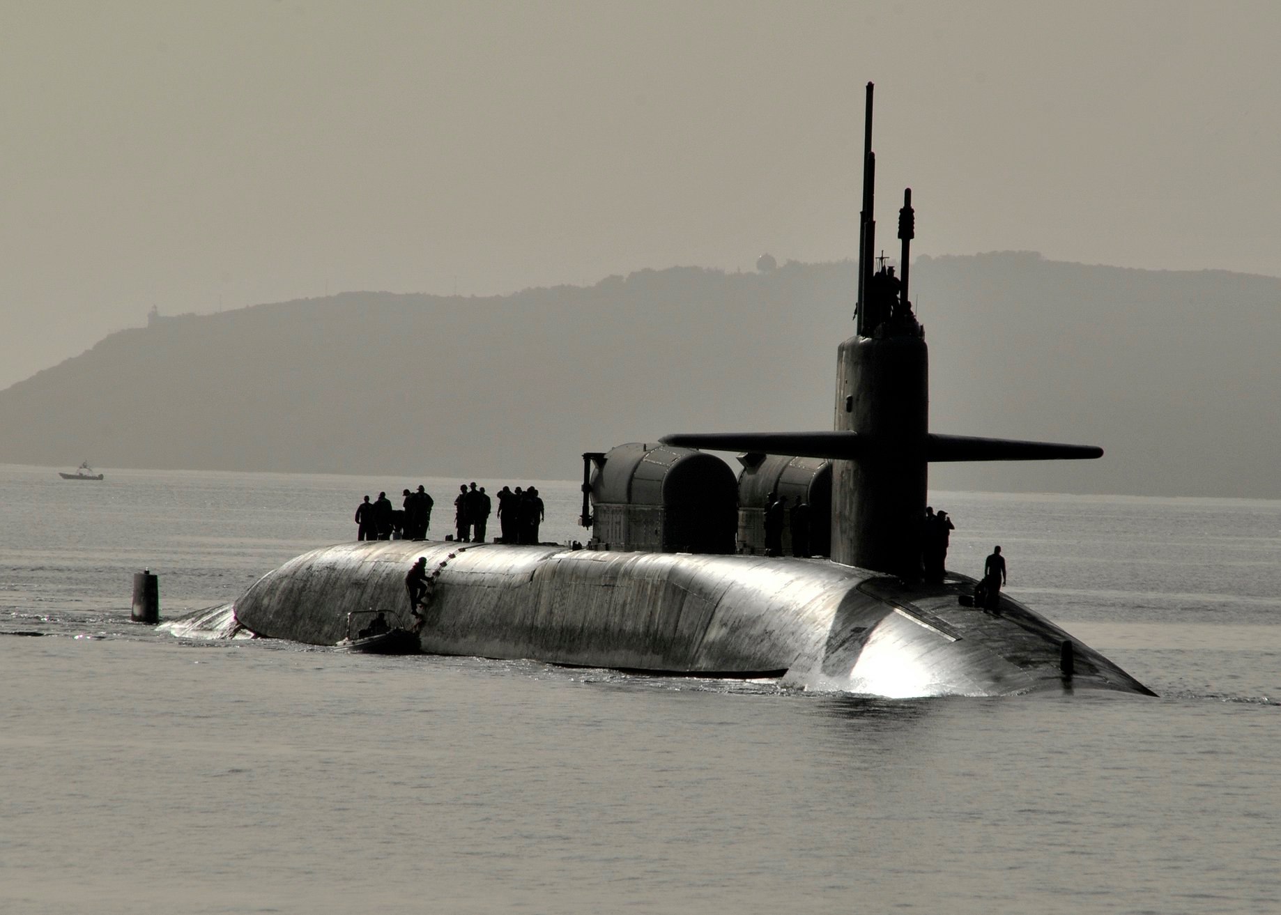 USS FLORIKAN (ASR9) circa 1982