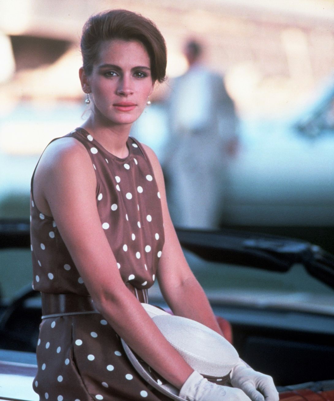 Julia Roberts just recreated this iconic look from 'Pretty Woman': https://bit.ly/2AQTLYn