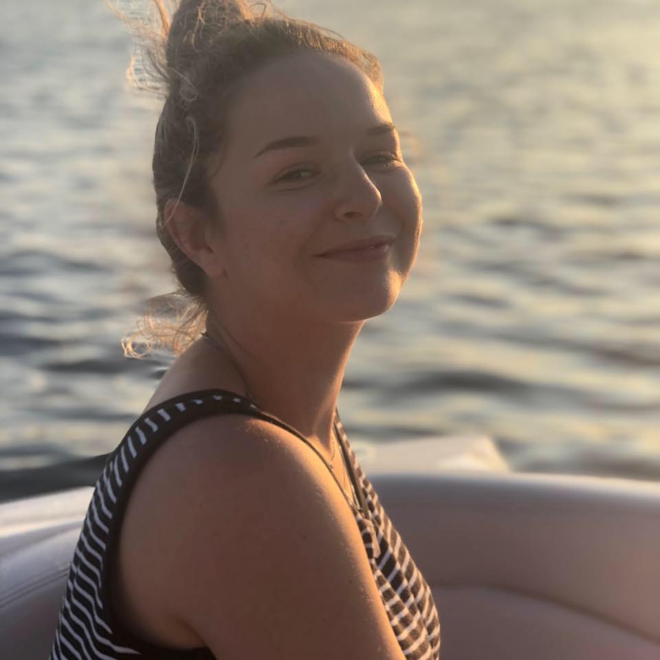 Sarah - Un petit vino, 2 bonnes amies + une ride de bateau | Facebook
