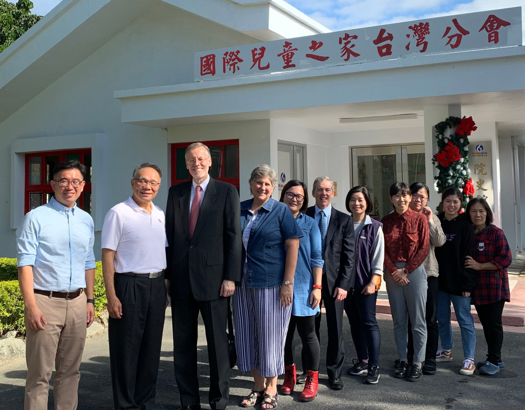 美國在台協會ait 感謝台東阿尼色弗兒童之家院長呂立漢及員工的熱情接待 作為美國 阿尼色弗總會 的分會 台東阿尼 Facebook