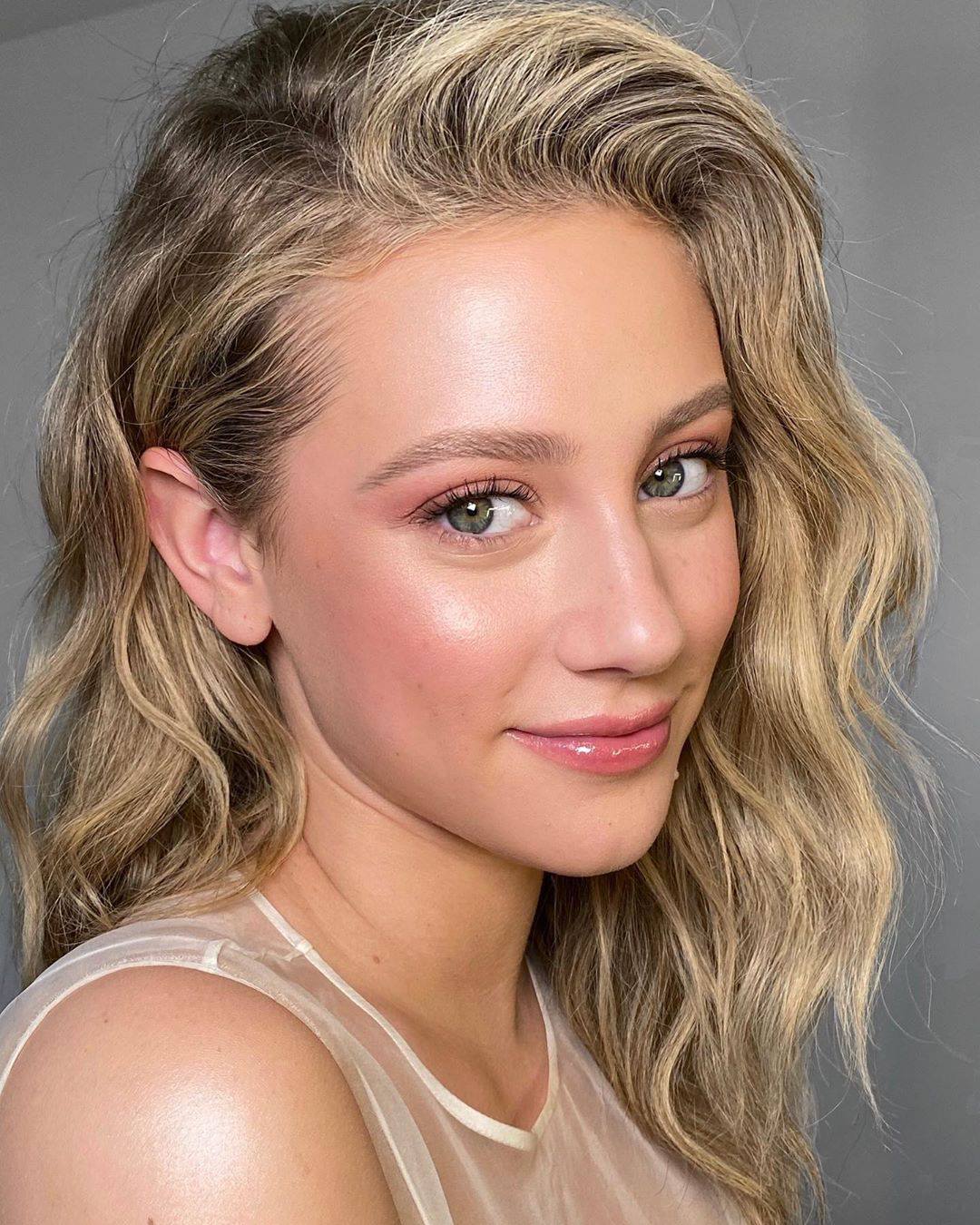 COVERGIRL - A BTS snap of @lilireinhart at our #CleanFresh shoot. 🥰Look ...