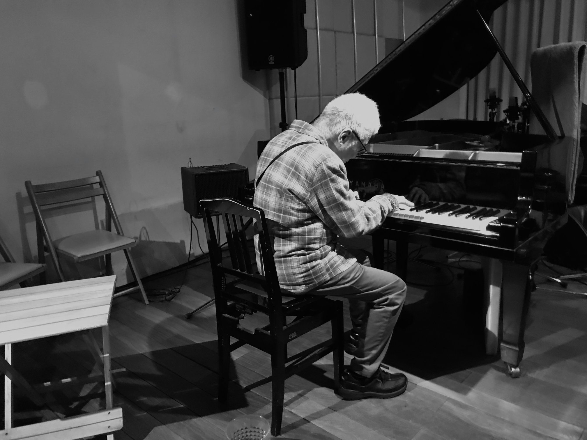 Naoto Segawa limbering up for his performance of Kohei Mukai
