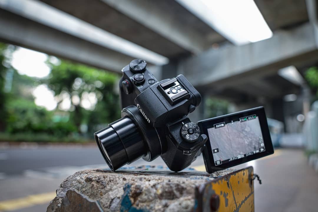 Alan Photo SG - Packed with an APS-C sensor, Dual Pixel CMOS AF and ...