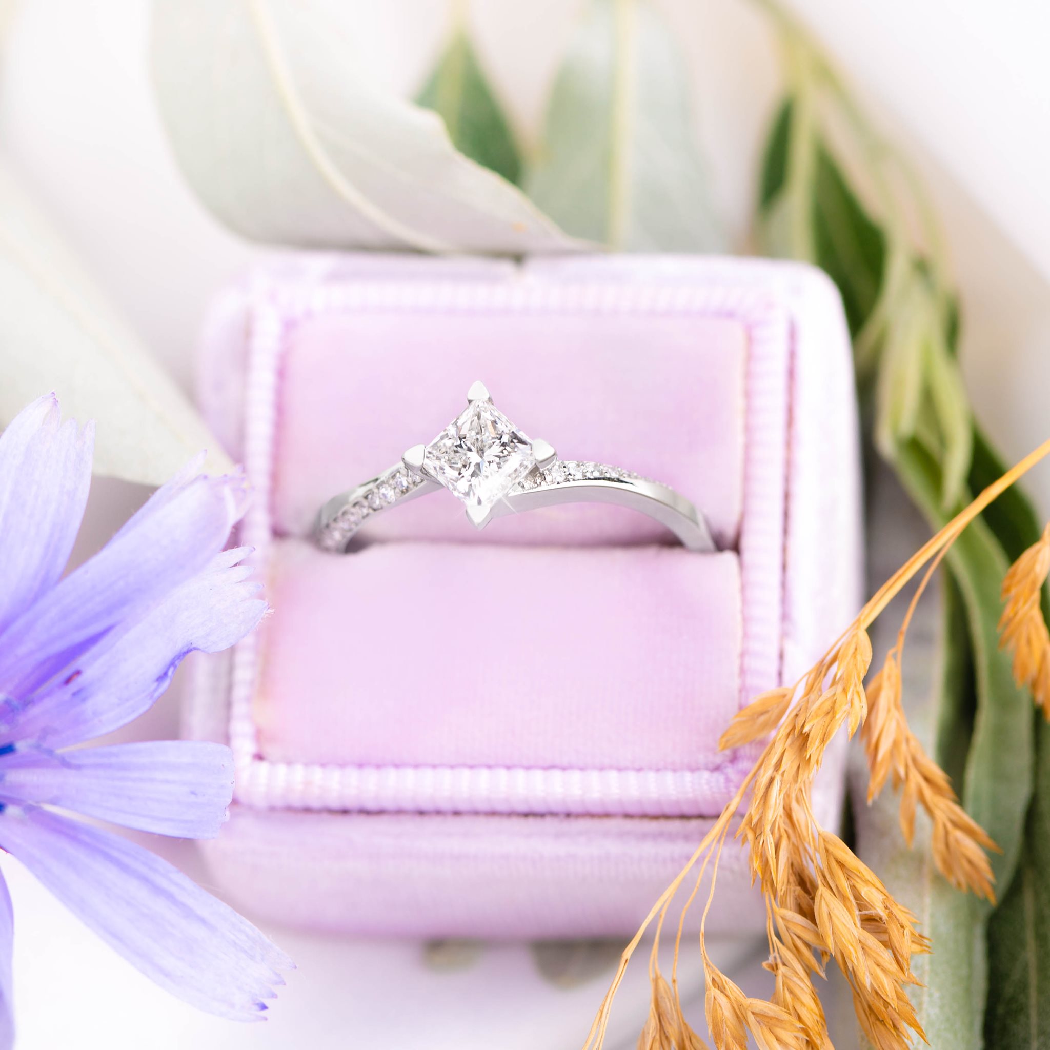 Jewlr - A timeless beauty with a modern twist 💞 https://jwl.io/936a8 ...