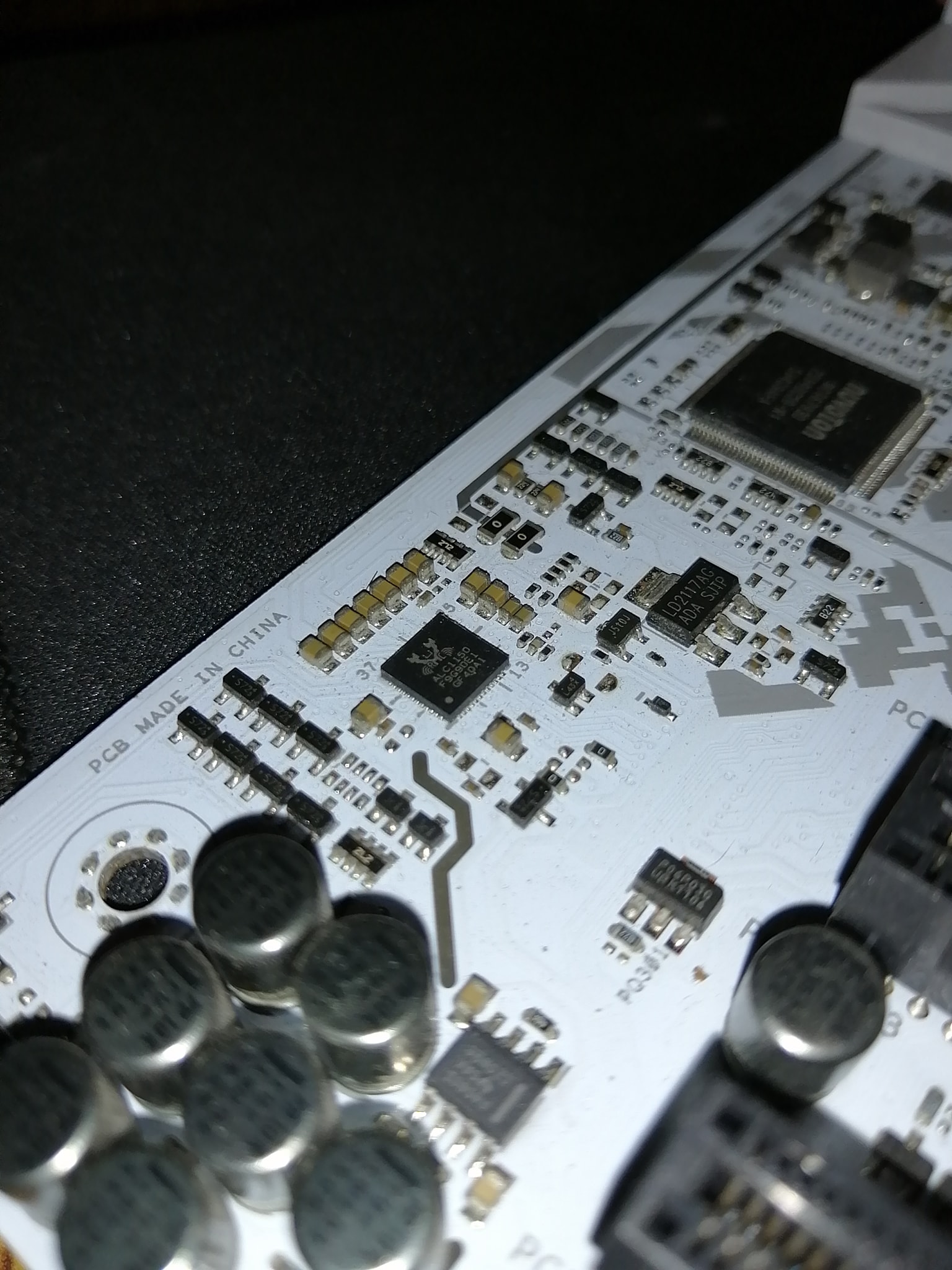 Asus H370 motherboard compatible with i7 9700k?