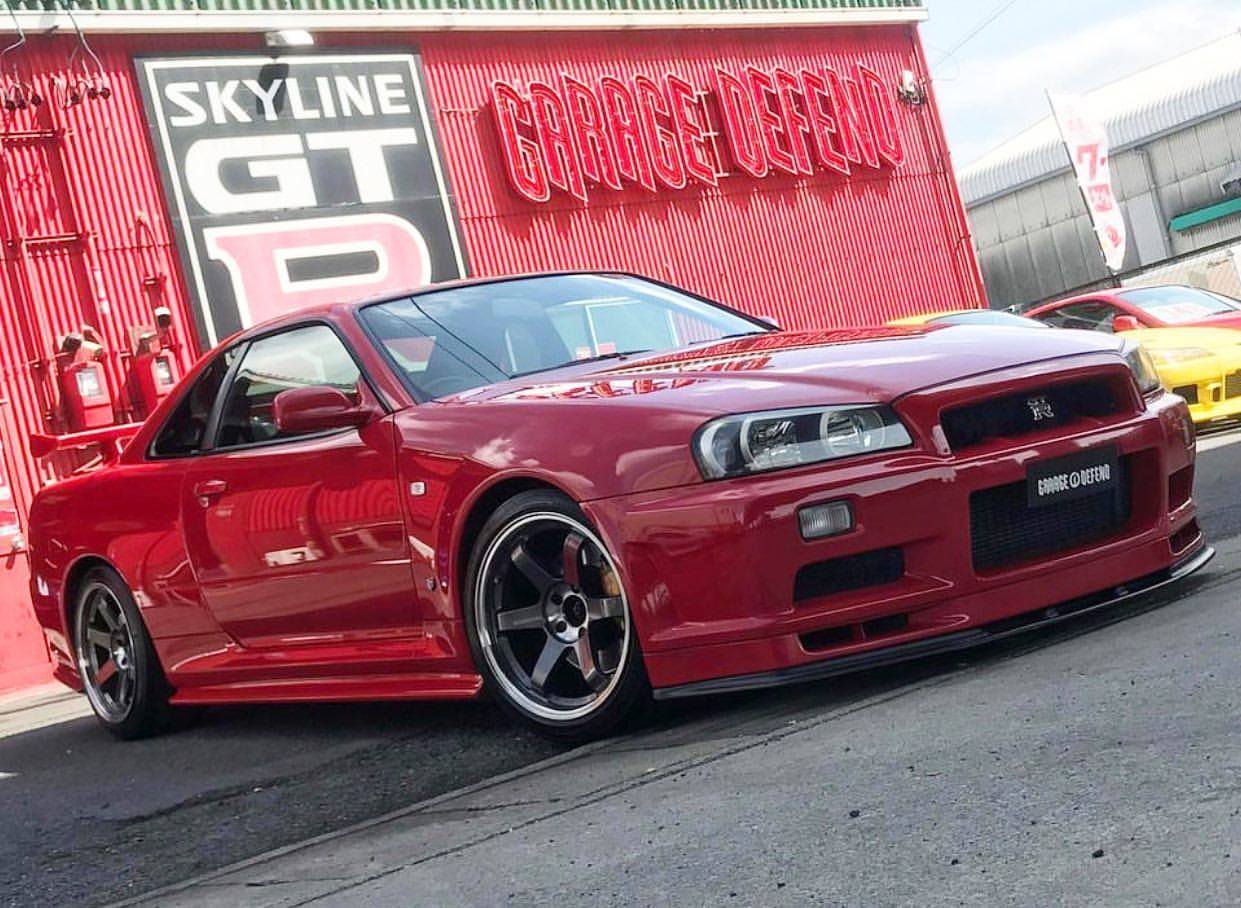 Nissan Skyline R34 GT-R on Volk Racing TE37SL Pressed Graphite