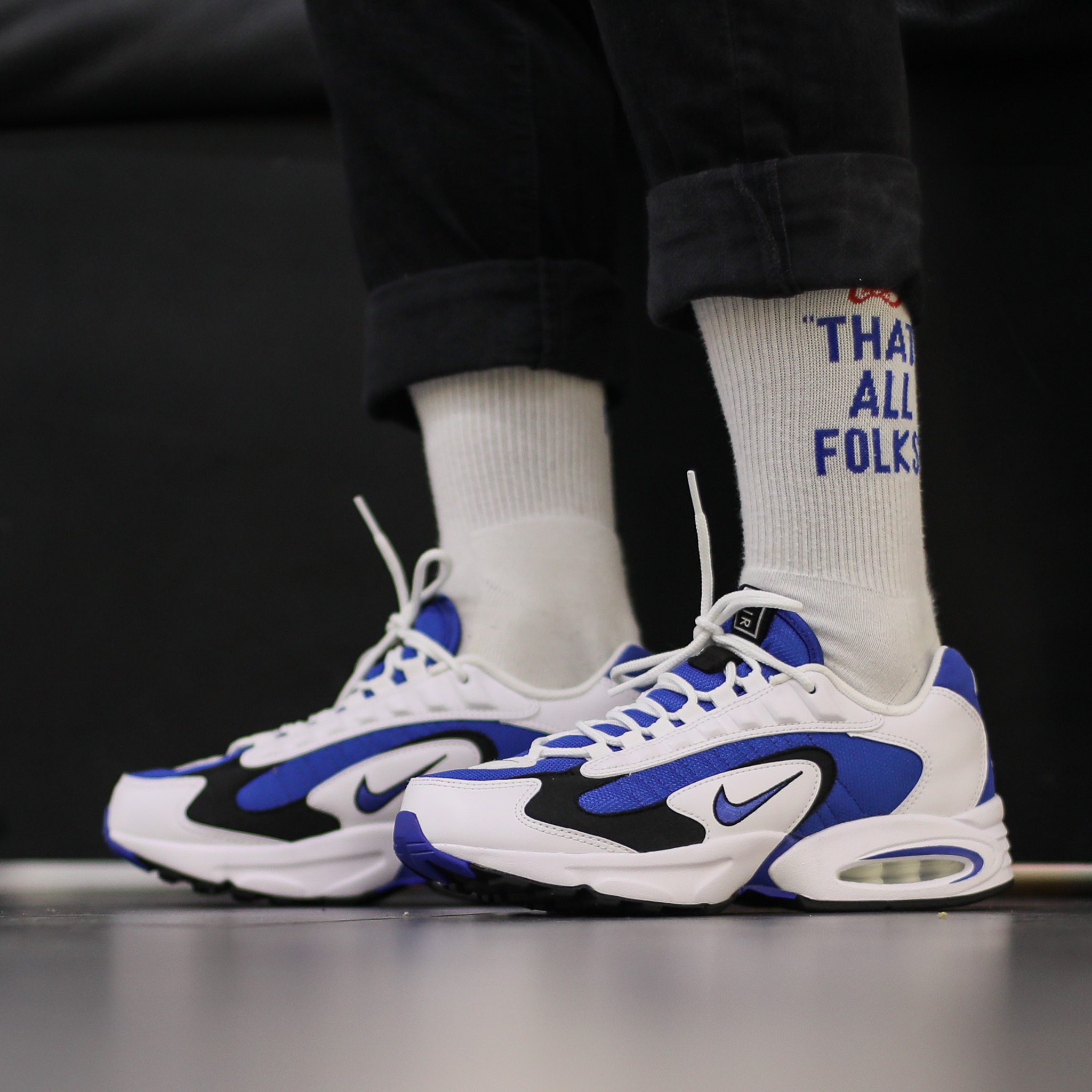 Corner - NIKE AIR MAX TRIAX 96 OG WHITE VARSITY ROYAL . Dispo 