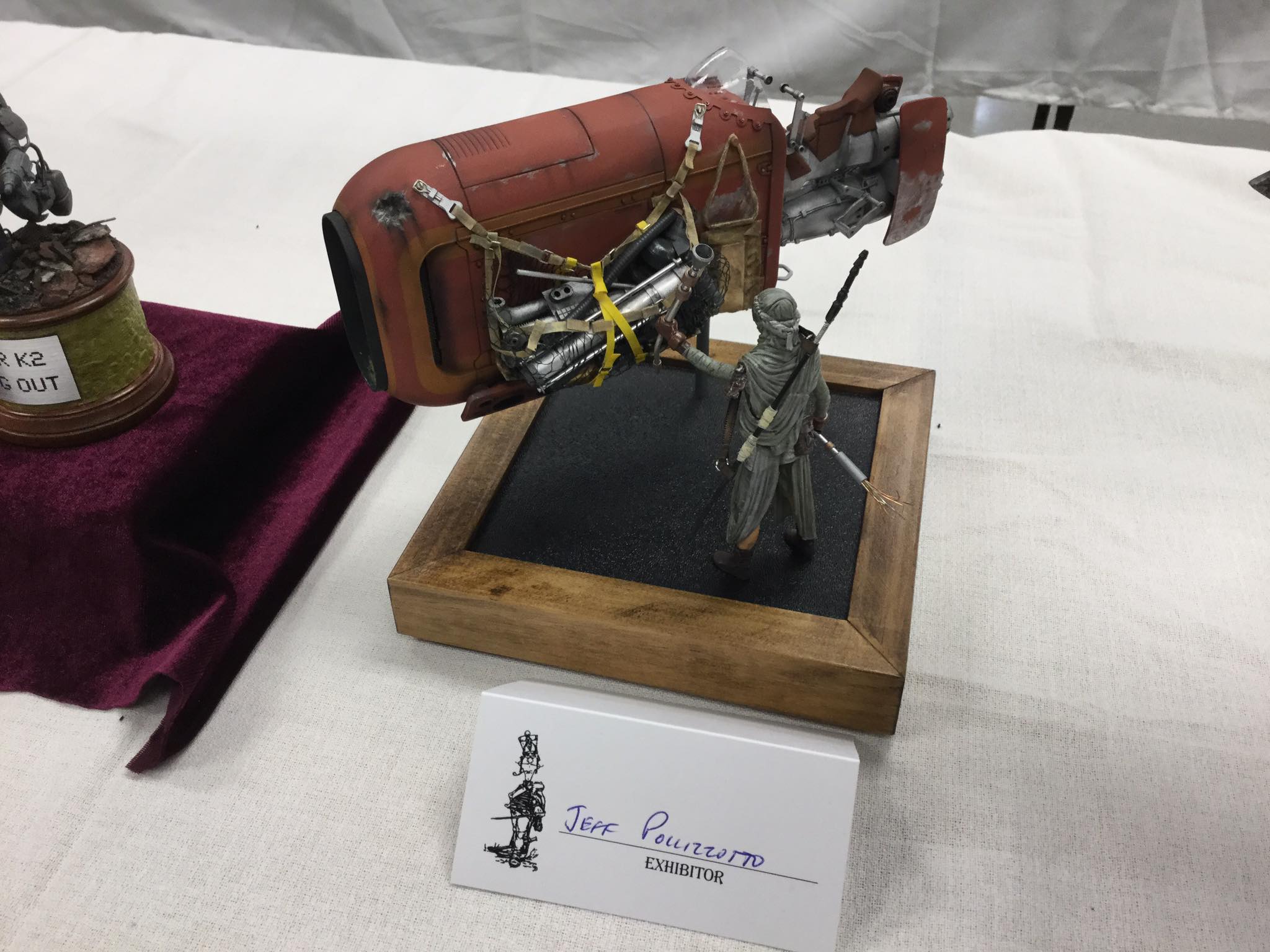 From the Altaya DeAgostini Collection: Rey DeAgostini Star Wars Vehicle Collection: Rey\'s Speeder display picture 1